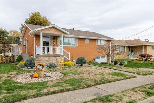 225 Florida Ave, Weirton, WV, 26062-3738 | Card Image