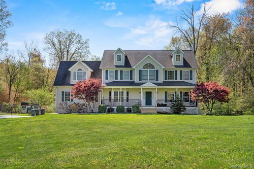 12 Damian Ct, Chester, NY, 10918-4426 | Card Image