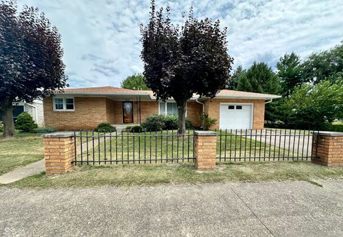 99 S 2nd St, Martinsville, IN, 46151-1702 | Card Image