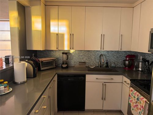 2750 Ne 183rd St, Aventura, FL, 33160-2158 | Card Image