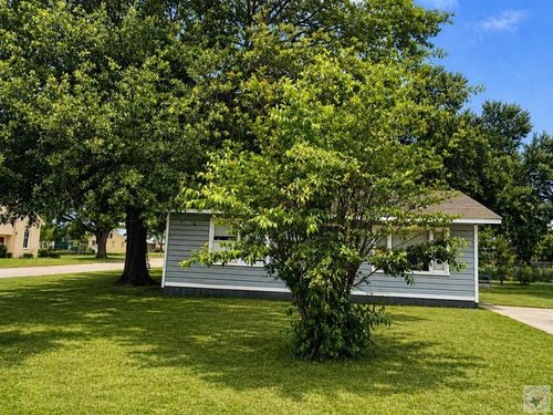 701 4th St, Queen City, TX, 75572-2235 | Card Image