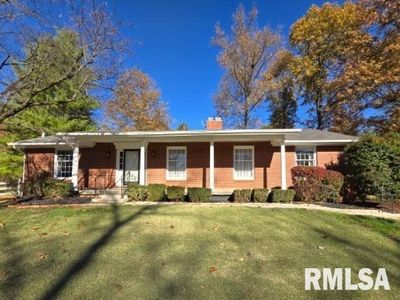 2500 Pace Avenue, House other with 3 bedrooms, 2 bathrooms and null parking in Mt Vernon IL | Image 1