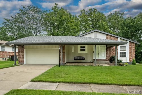 11466 Granger Trl, Florissant, MO, 63033-7704 | Card Image