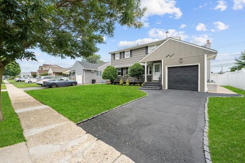 37 Scholl Dr, Farmingdale, NY, 11735-3112 | Card Image