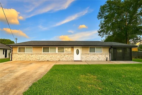 104 Yorke St, Belle Chasse, LA, 70037-1941 | Card Image
