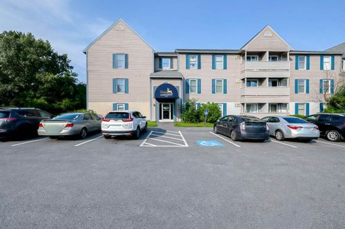 201-130 Eastern Ave, Manchester, NH, 03104-6627 | Card Image