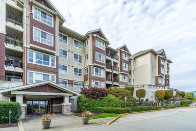 311 - 19677 Meadow Gardens Way, Condo with 2 bedrooms, 1 bathrooms and 2 parking in Pitt Meadows BC | Image 1