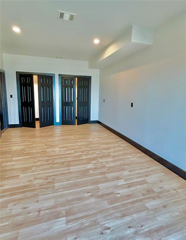 entertainment room/bedroom | Image 17