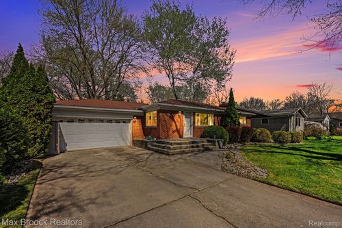 33711 Schneider Rd, Chesterfield, MI, 48047-4319 | Card Image