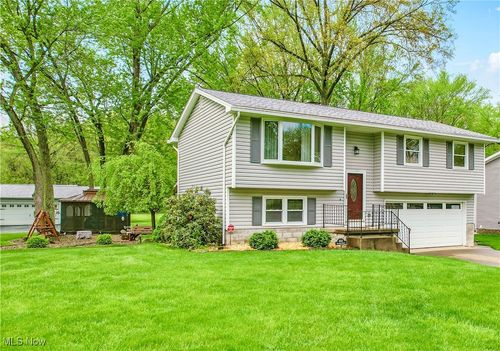 804 Cynthia Ct, Niles, OH, 44446-2716 | Card Image