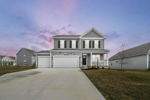 596 Courtright Dr E, Pickerington, OH, 43147-1579 | Card Image