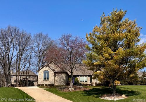 650 Plainfield Dr, White Lake, MI, 48386-3560 | Card Image
