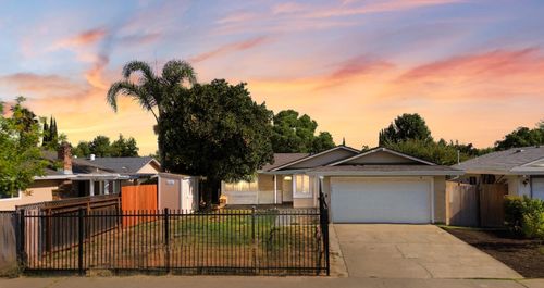 7647 20th Ave, Sacramento, CA, 95820-3613 | Card Image