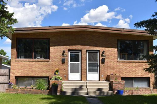 7526 35 Ave Nw, Calgary, AB, T3B1T5 | Card Image
