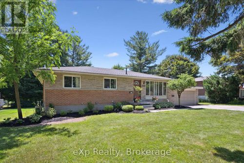 550 Elora St, Fergus, ON, N1M1Y8 | Card Image