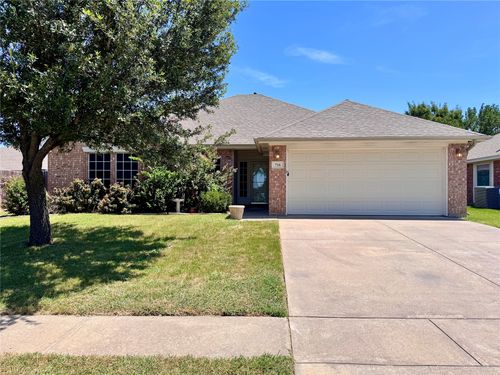 716 Park Ridge Dr, Cleburne, TX, 76033-7179 | Card Image