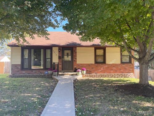 6919 Greenholly Dr, Affton, MO, 63123-1607 | Card Image