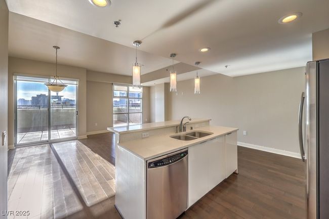 UNIT-810 - 150 Las Vegas Blvd N, Condo with 2 bedrooms, 2 bathrooms and null parking in Las Vegas NV | Image 8