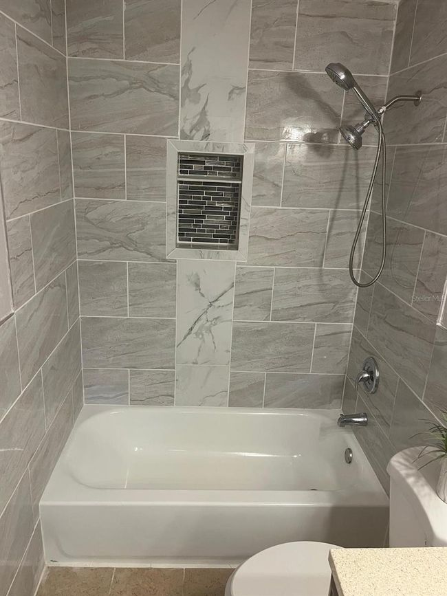 Primary Bathroom | Image 12