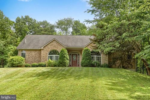 831 Lovers Ln, MOUNT PLEASANT MILLS, PA, 17853-7961 | Card Image