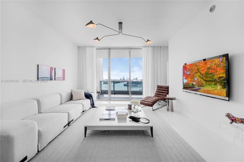2302-900 Biscayne Blvd, Miami, FL, 33132-1561 | Card Image