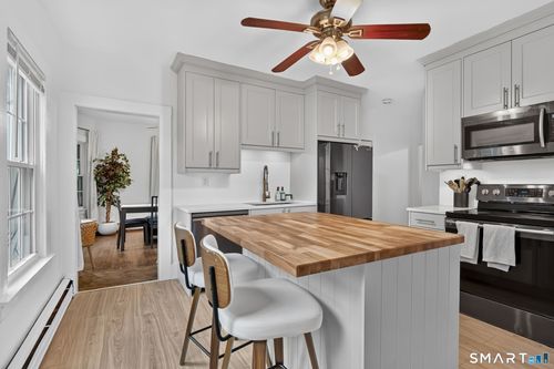 5 Parker St, Manchester, CT, 06040-4417 | Card Image