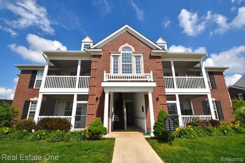 934 W Summerfield Glen Cir, Ann Arbor, MI, 48103-9165 | Card Image
