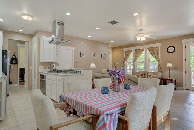 Dining Area/Kitchen | Image 12