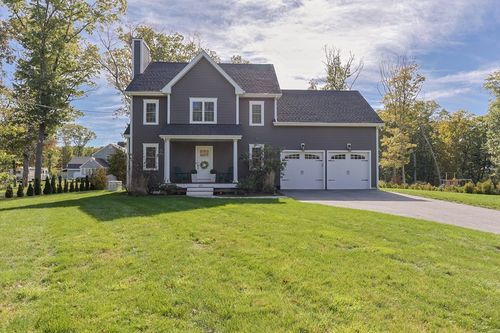 679 County St, Seekonk, MA, 02771-3324 | Card Image