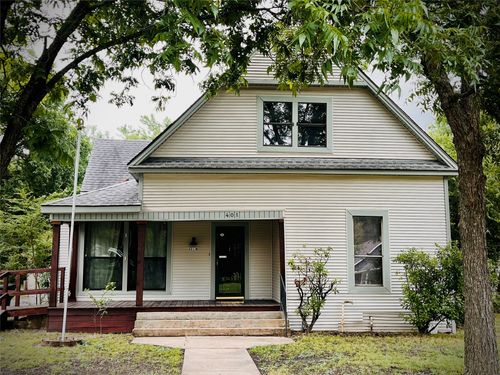 401 W Maple St, Whitewright, TX, 75491-2530 | Card Image