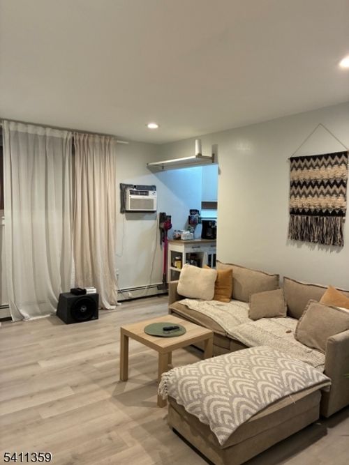 apt-1e-826 W Grand St, Elizabeth, NJ, 07202-1061 | Card Image