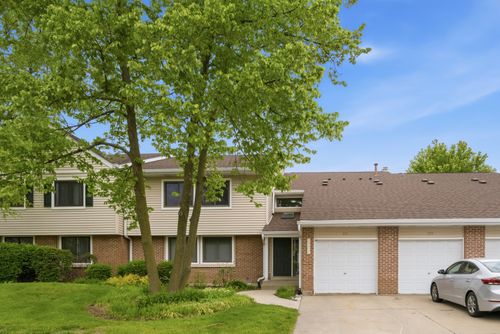 981-981 Pine Tree Cir S, Buffalo Grove, IL, 60089-7502 | Card Image