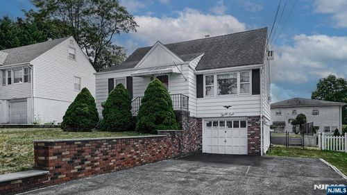 32 Highview Dr, Woodland Park, NJ, 07424-2712 | Card Image