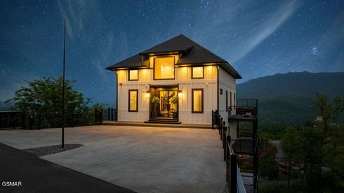 922 Piney Butt Way, Gatlinburg, TN, 37738 | Card Image