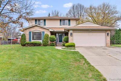 4812 Shoreline Court, Home with 4 bedrooms, 2 bathrooms and null parking in Waterford Twp MI | Image 1