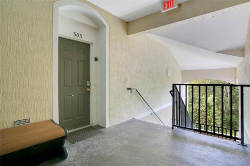 apt-303-2300 Silver Palm Dr, KISSIMMEE, FL, 34747-2735 | Card Image