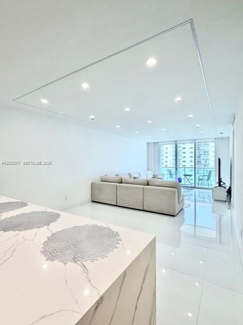 908-19390 Collins Ave, Sunny Isles Beach, FL, 33160-2279 | Card Image