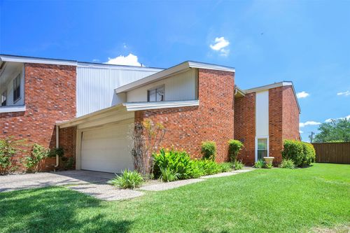 2946 Woodcroft Cir, Carrollton, TX, 75006-4762 | Card Image