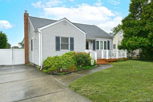 767 Kathleen Dr, Oakdale, NY, 11769 | Card Image