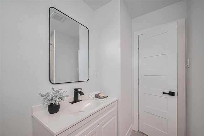 Hall bath | Image 22