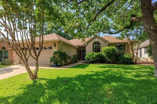 313 Heritage Hills Dr, Fredericksburg, TX, 78624-5430 | Card Image