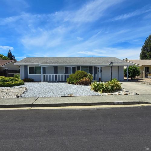 102 Lassen Cir, Vacaville, CA, 95687-3402 | Card Image
