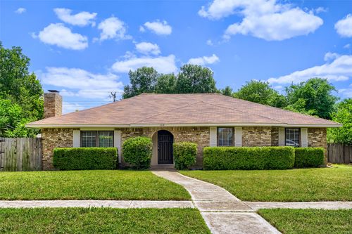 814 Oakbluff Dr, Lancaster, TX, 75146-1431 | Card Image