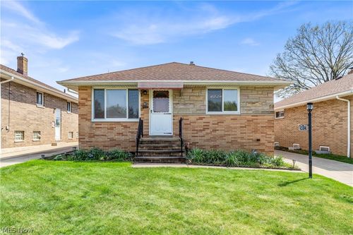 3023 Norris Ave, Parma, OH, 44134-3915 | Card Image