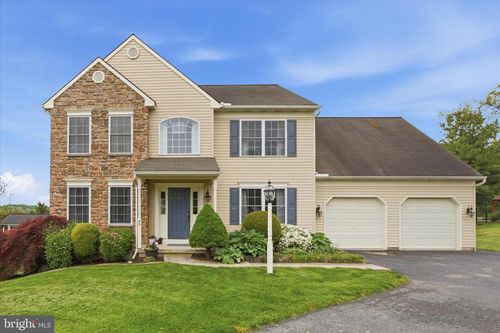 40 Hunter Dr, Elizabethtown, PA, 17022-9413 | Card Image