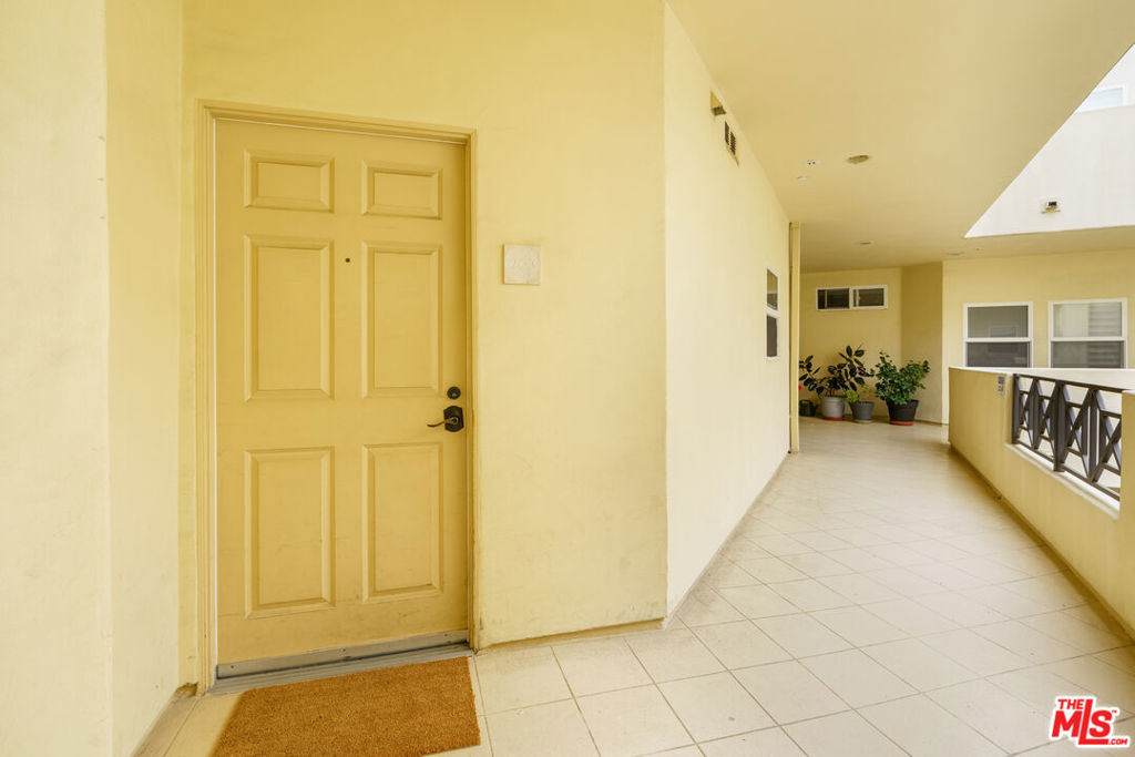 Residential in Toluca Lake 3