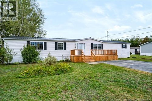 729 Williston Dr, House with 3 bedrooms, 2 bathrooms and null parking in Miramichi NB | Card Image