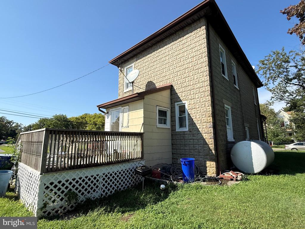 Residential in WOODBINE 4