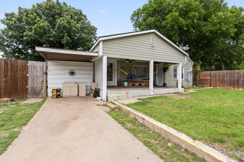 2135 Custer Dr, Dallas, TX, 75216-6425 | Card Image