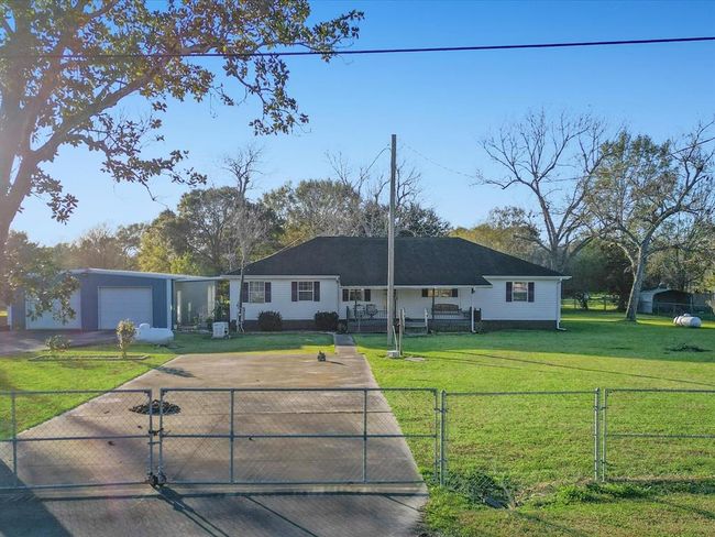 Two driveways for additional parking | Image 27